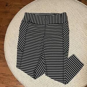 Athleta Women's Navy and White Legging